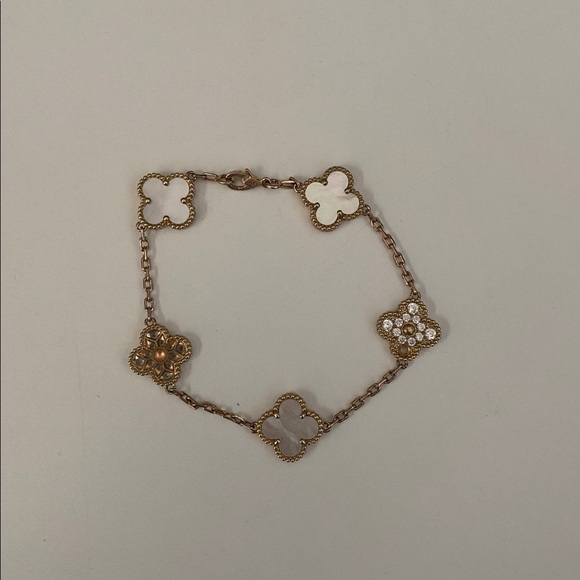 Elegant Gold and White Clover Bracelet - Picture 3 of 4